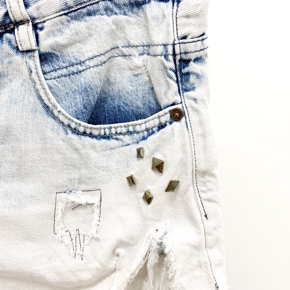 SOLD - ZARA DENIM SHORTS HIGH WAISTED - Picture 4 of 11